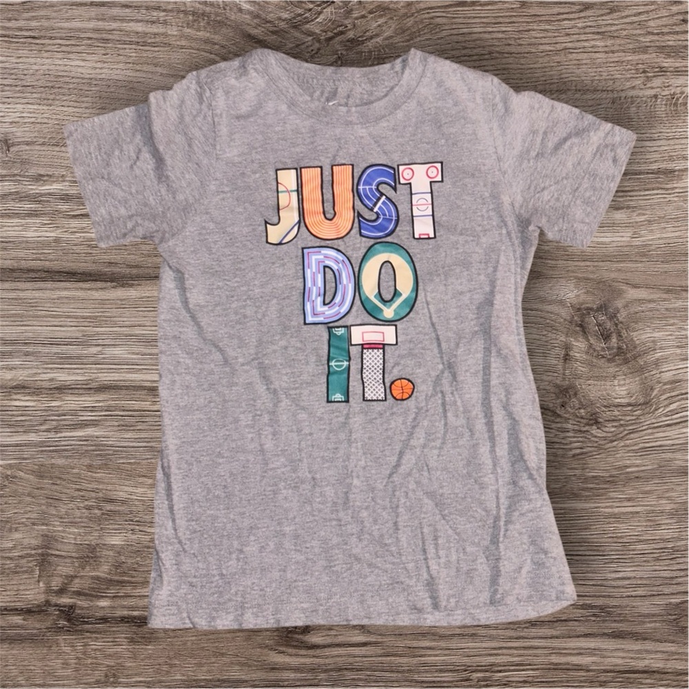 Nike Kids Gray Graphic T-Shirt